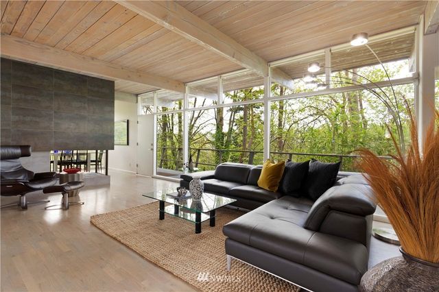 $2,000,000 | 570 Lake Washington Boulevard East, Seattle, WA 98112