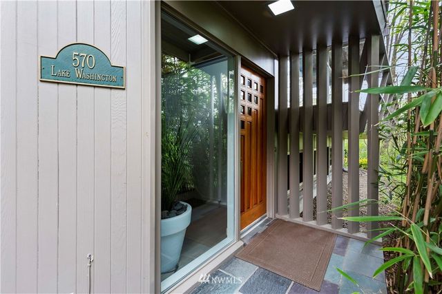 $2,000,000 | 570 Lake Washington Boulevard East, Seattle, WA 98112