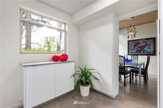 $2,000,000 | 570 Lake Washington Boulevard East, Seattle, WA 98112