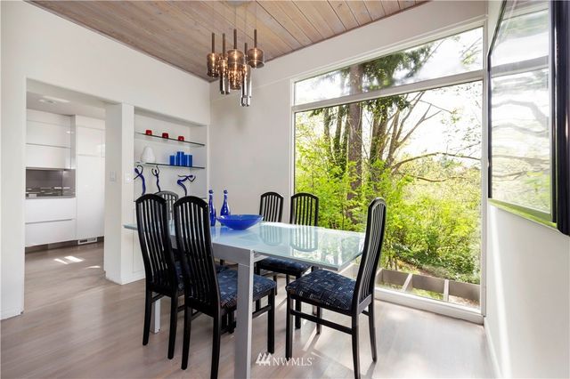 $2,000,000 | 570 Lake Washington Boulevard East, Seattle, WA 98112