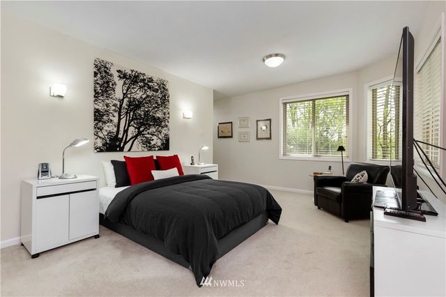 $2,000,000 | 570 Lake Washington Boulevard East, Seattle, WA 98112