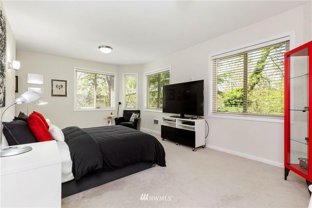 $2,000,000 | 570 Lake Washington Boulevard East, Seattle, WA 98112