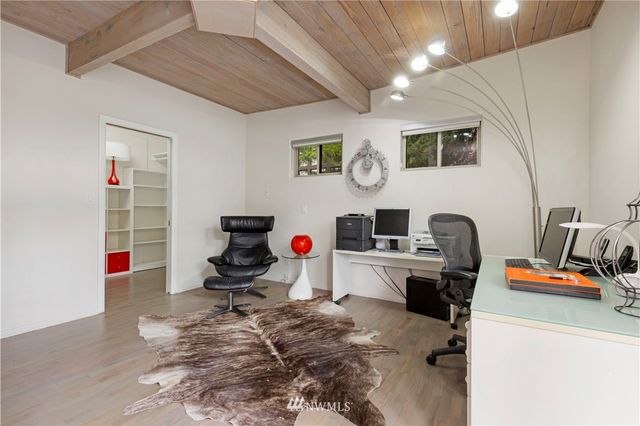 $2,000,000 | 570 Lake Washington Boulevard East, Seattle, WA 98112