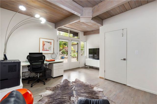 $2,000,000 | 570 Lake Washington Boulevard East, Seattle, WA 98112