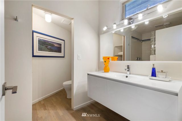 $2,000,000 | 570 Lake Washington Boulevard East, Seattle, WA 98112