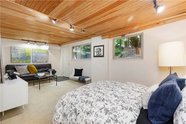 $2,000,000 | 570 Lake Washington Boulevard East, Seattle, WA 98112