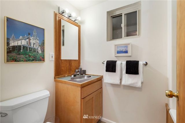 $2,000,000 | 570 Lake Washington Boulevard East, Seattle, WA 98112