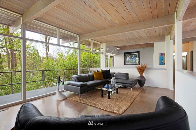$2,000,000 | 570 Lake Washington Boulevard East, Seattle, WA 98112