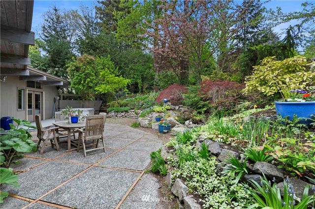 $2,000,000 | 570 Lake Washington Boulevard East, Seattle, WA 98112