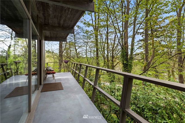 $2,000,000 | 570 Lake Washington Boulevard East, Seattle, WA 98112