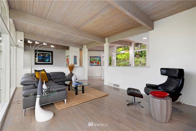 $2,000,000 | 570 Lake Washington Boulevard East, Seattle, WA 98112