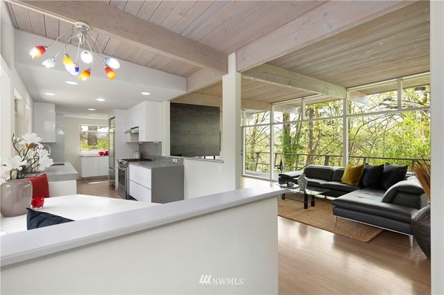 $2,000,000 | 570 Lake Washington Boulevard East, Seattle, WA 98112