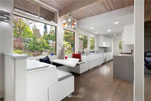 $2,000,000 | 570 Lake Washington Boulevard East, Seattle, WA 98112