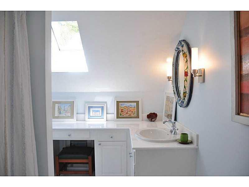 10 Ole Musket Road, Unit 4 Cumberland Foreside, ME 04110 - Photo 20 of 29 Bathroom.