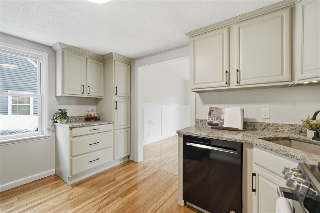 23 Gilman Street Springfield, MA 01118 - Photo 10 of 41