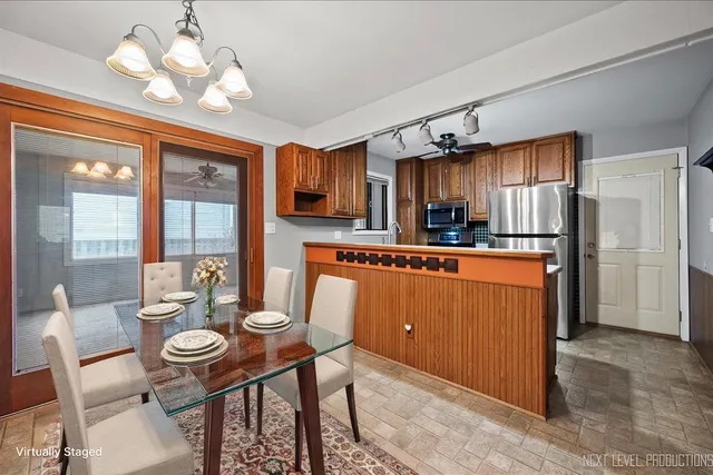 $350,000 | 1009 Sutton Drive, Crystal Lake, IL 60014