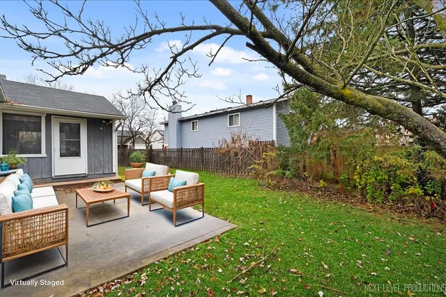 $350,000 | 1009 Sutton Drive, Crystal Lake, IL 60014