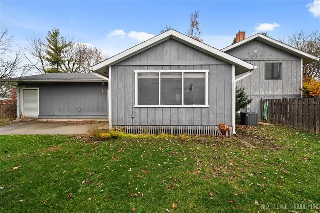 $350,000 | 1009 Sutton Drive, Crystal Lake, IL 60014