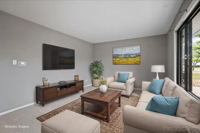 $350,000 | 1009 Sutton Drive, Crystal Lake, IL 60014