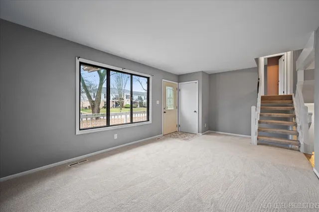 $350,000 | 1009 Sutton Drive, Crystal Lake, IL 60014