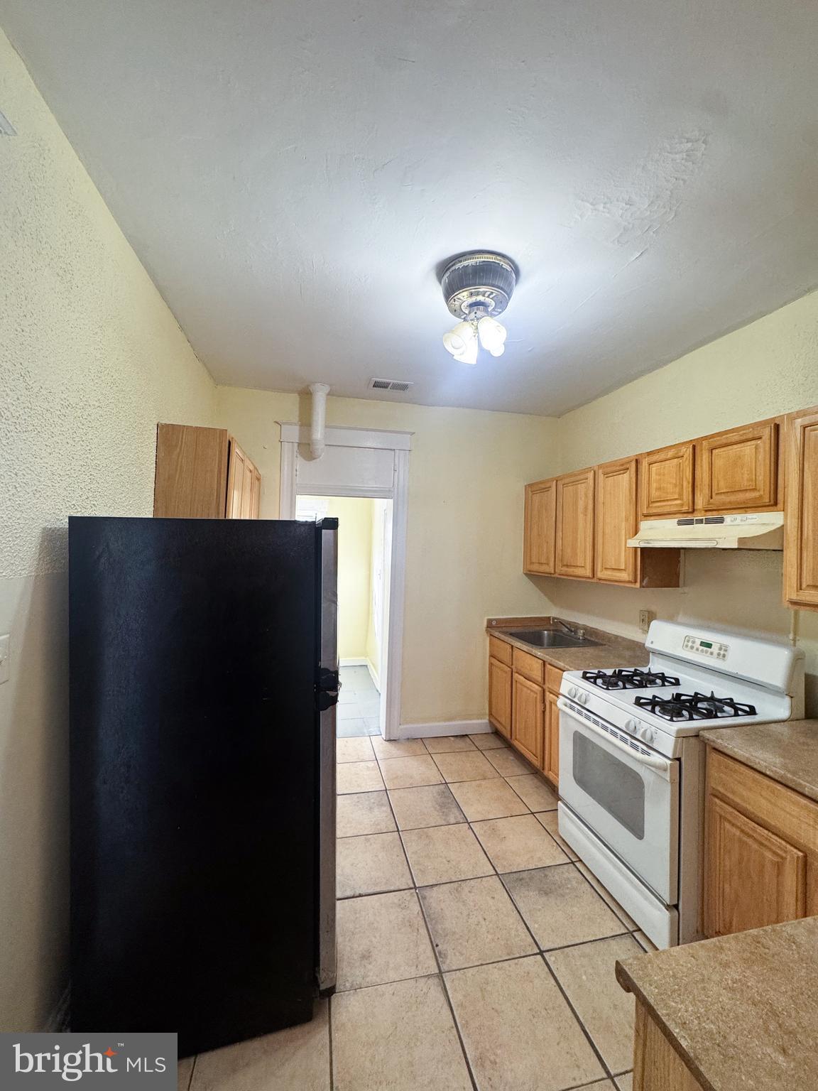 422 Edgewood Street Baltimore, MD 21229 - Photo 4 of 12