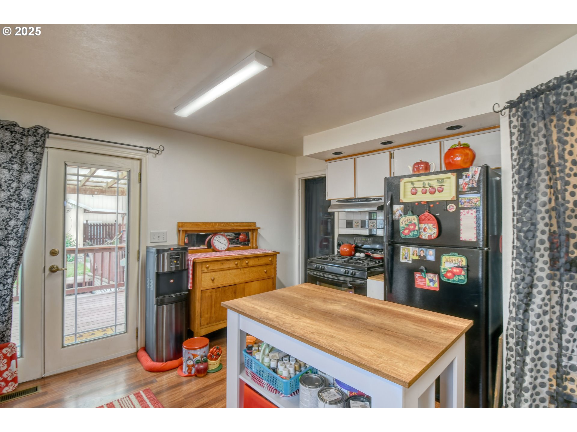 728 Southeast 6th Street Pendleton, OR 97801 - Photo 11 of 34 a room with pool table and furniture