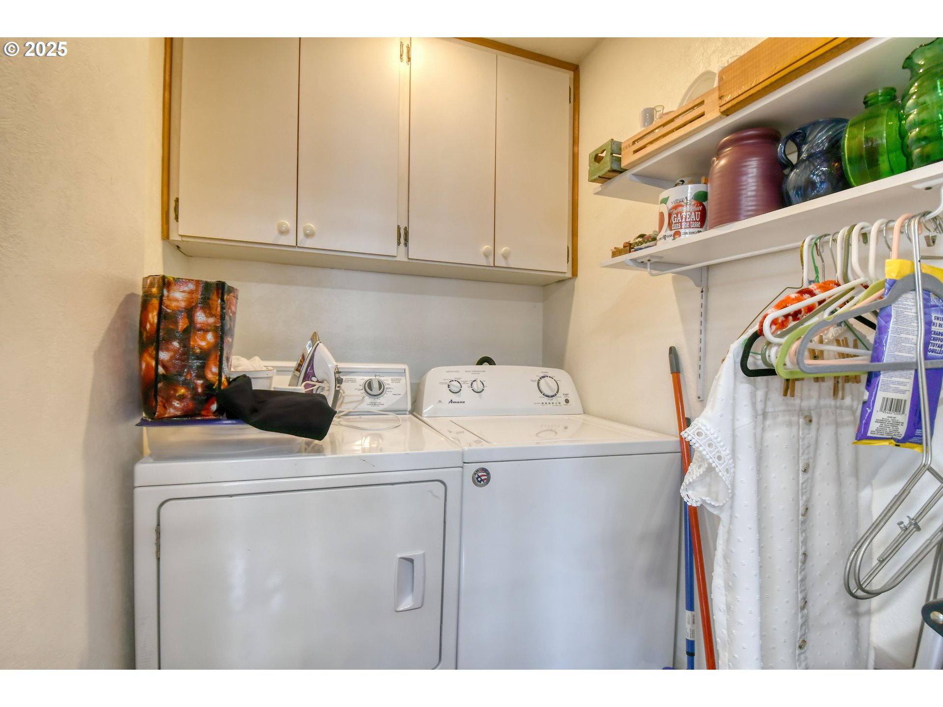 728 Southeast 6th Street Pendleton, OR 97801 - Photo 20 of 34 a utility room with dryer and washer