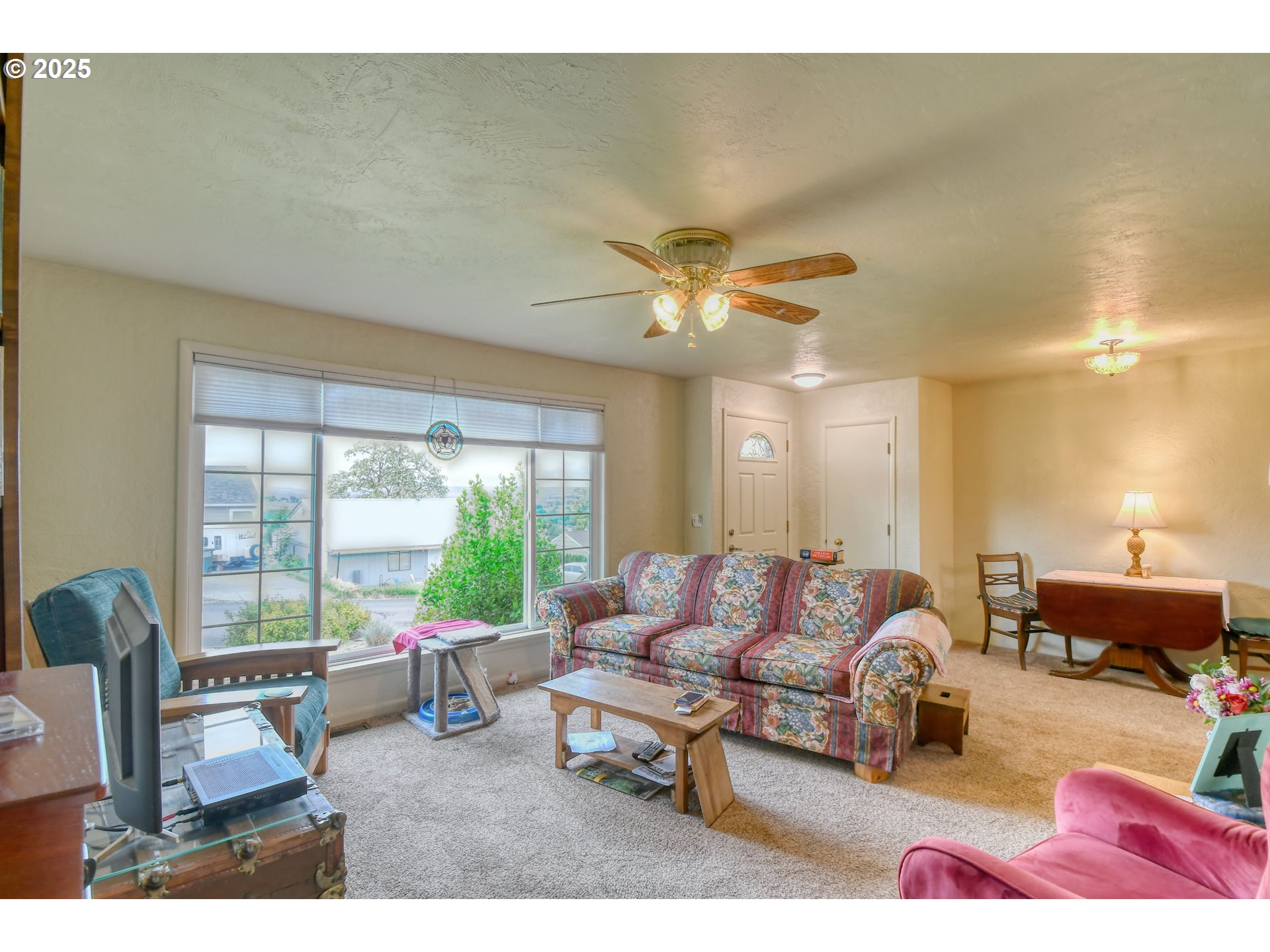 728 Southeast 6th Street Pendleton, OR 97801 - Photo 5 of 34 a living room with furniture and a large window