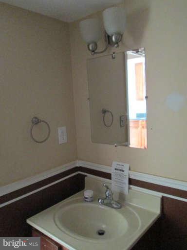 7770 Euclid Way Springfield, VA 22153 - Photo 11 of 28 Bath