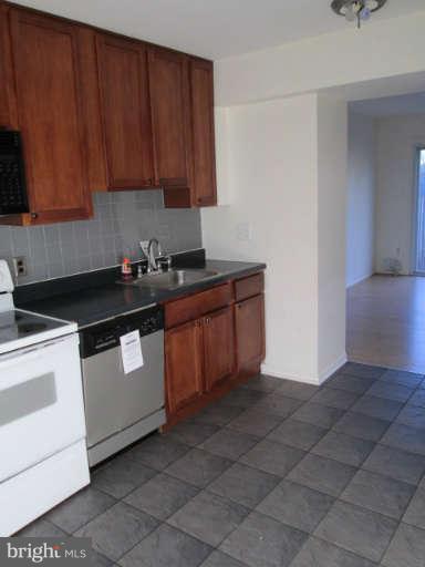 7770 Euclid Way Springfield, VA 22153 - Photo 3 of 28 Kitchen