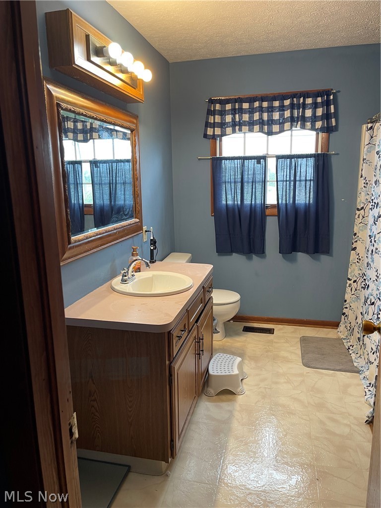 42895 Telegraph Road Elyria, OH 44035 - Photo 18 of 35 Bathroom #1