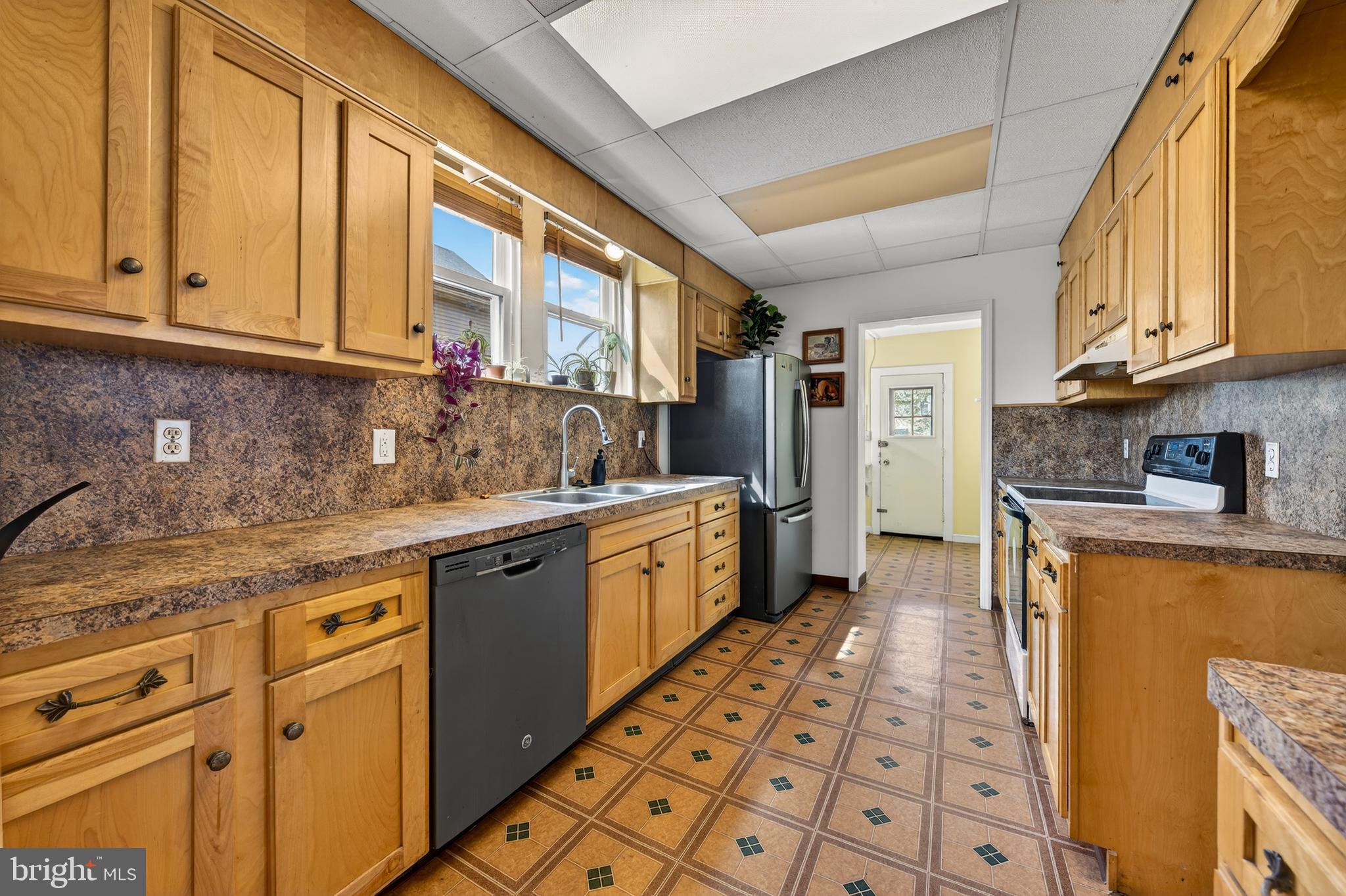 945 Main Street Bethlehem, PA 18018 - Photo 17 of 75