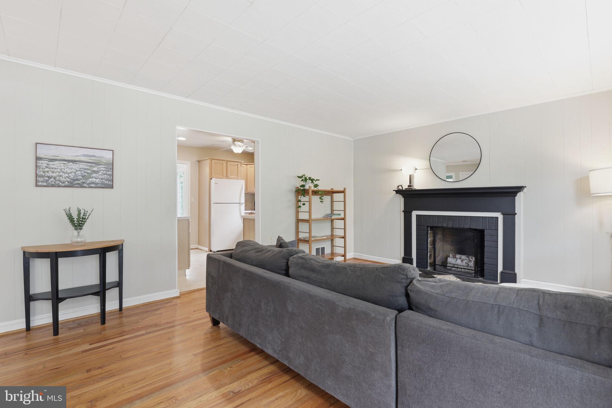 10510 Hayes Avenue Silver Spring, MD 20902 - Photo 6 of 24 Spacious living area for relaxing