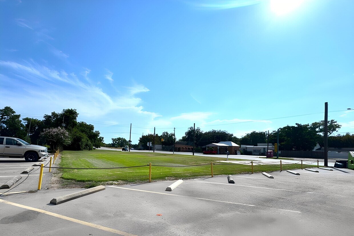 145 South Richmond Road Wharton, TX 77488 - Photo 1 of 6