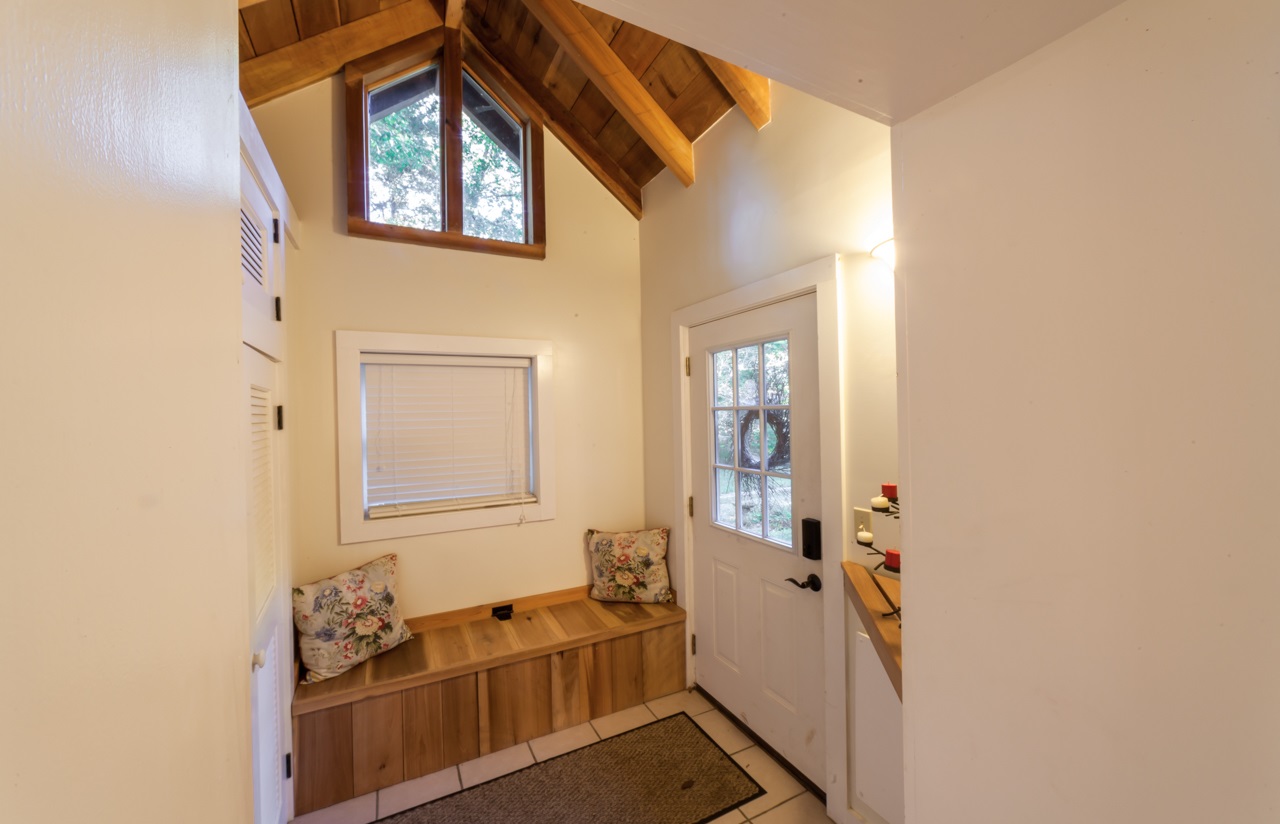 4470 Covered Bridge Road Nashville, IN 47448 - Photo 5 of 36 Gallery Image 5
