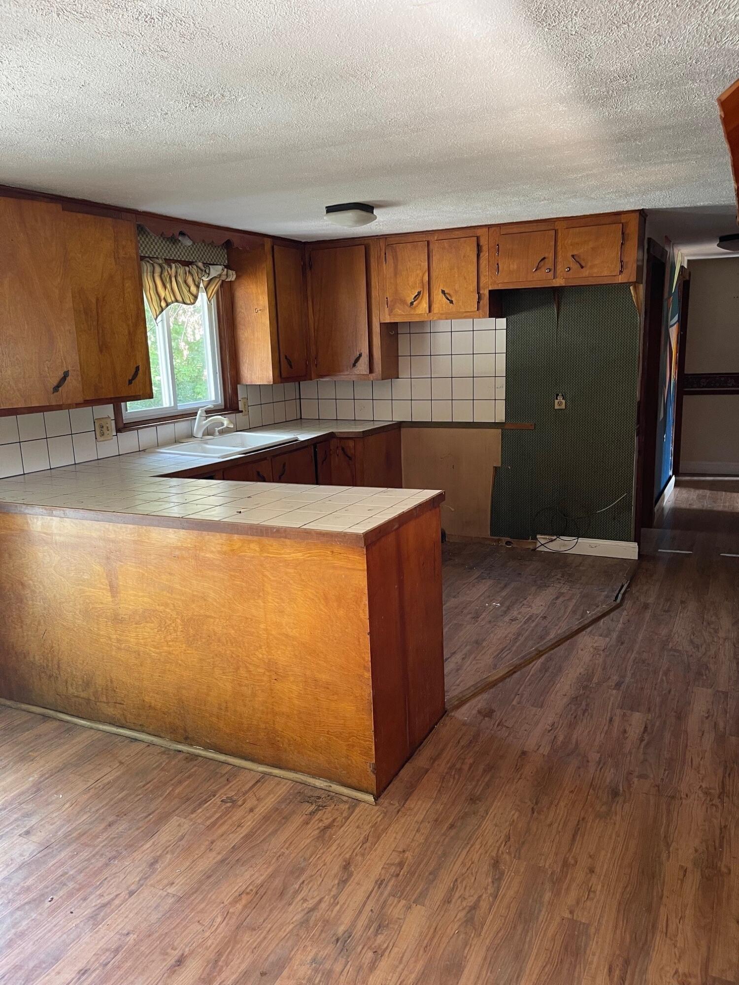 715 River Road Windham, ME 04062 - Photo 5 of 10 kitchen