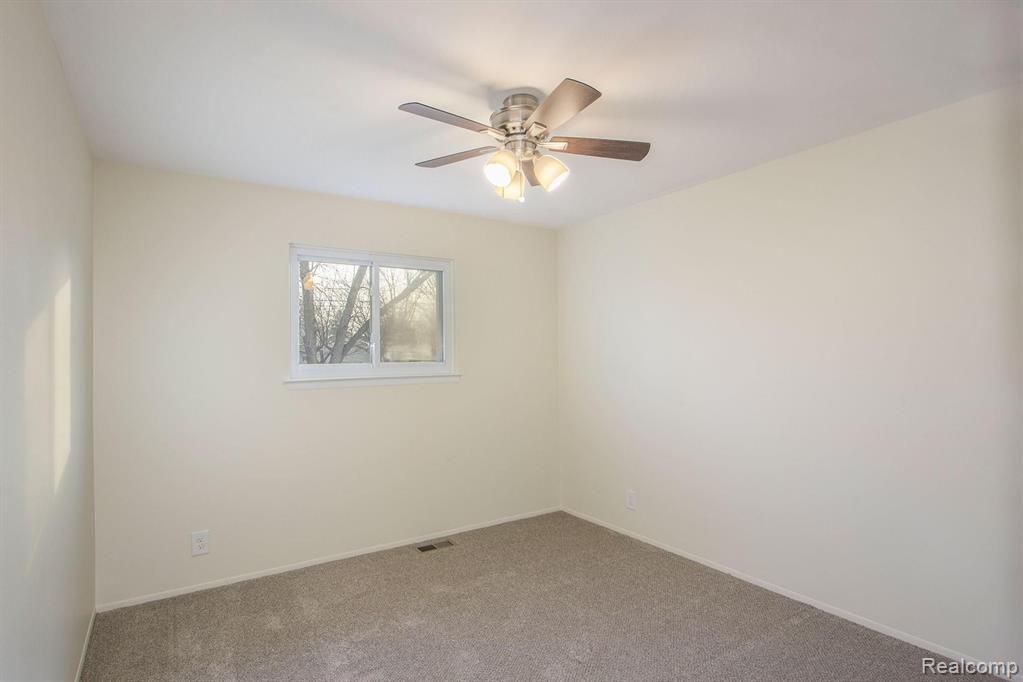 2455 Emmons Avenue Rochester Hills, MI 48307 - Photo 14 of 22