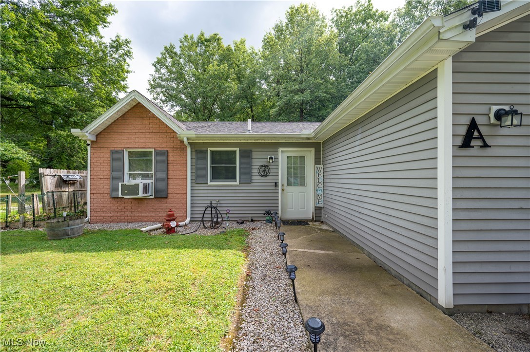 5546 Shaffer Road Northwest, Unit A & B Warren, OH 44481 - Photo 2 of 47 View of front of house with brick siding