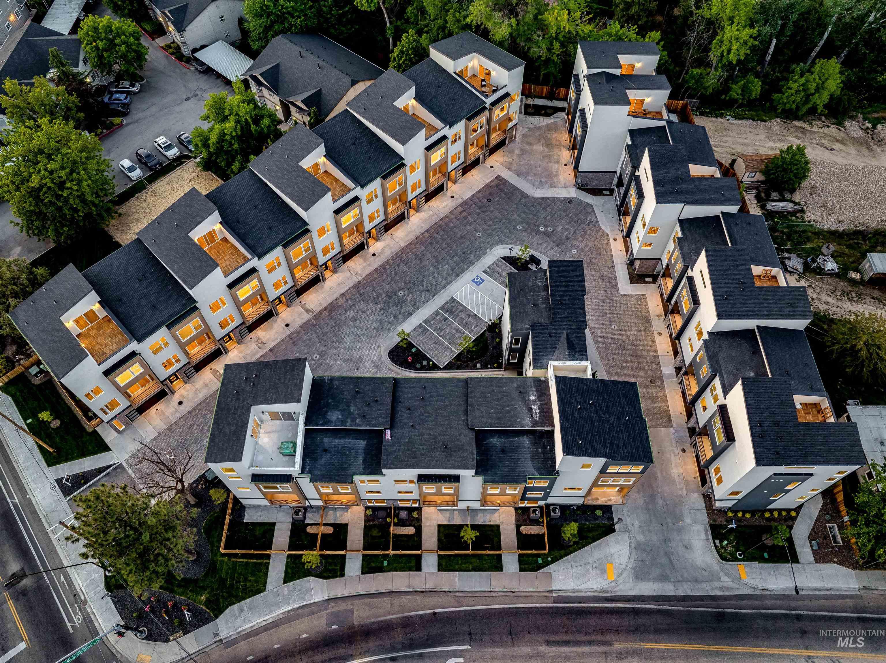 2044 South Mackinnon Lane Boise, ID 83706 - Photo 46 of 48 Aerial view of residential area