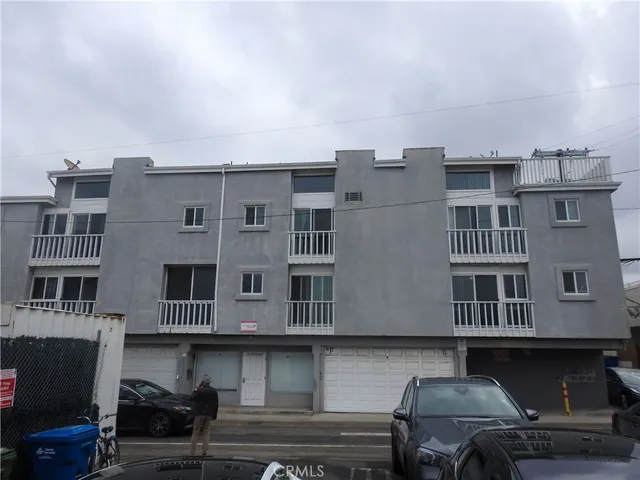 a large building with a lot of windows