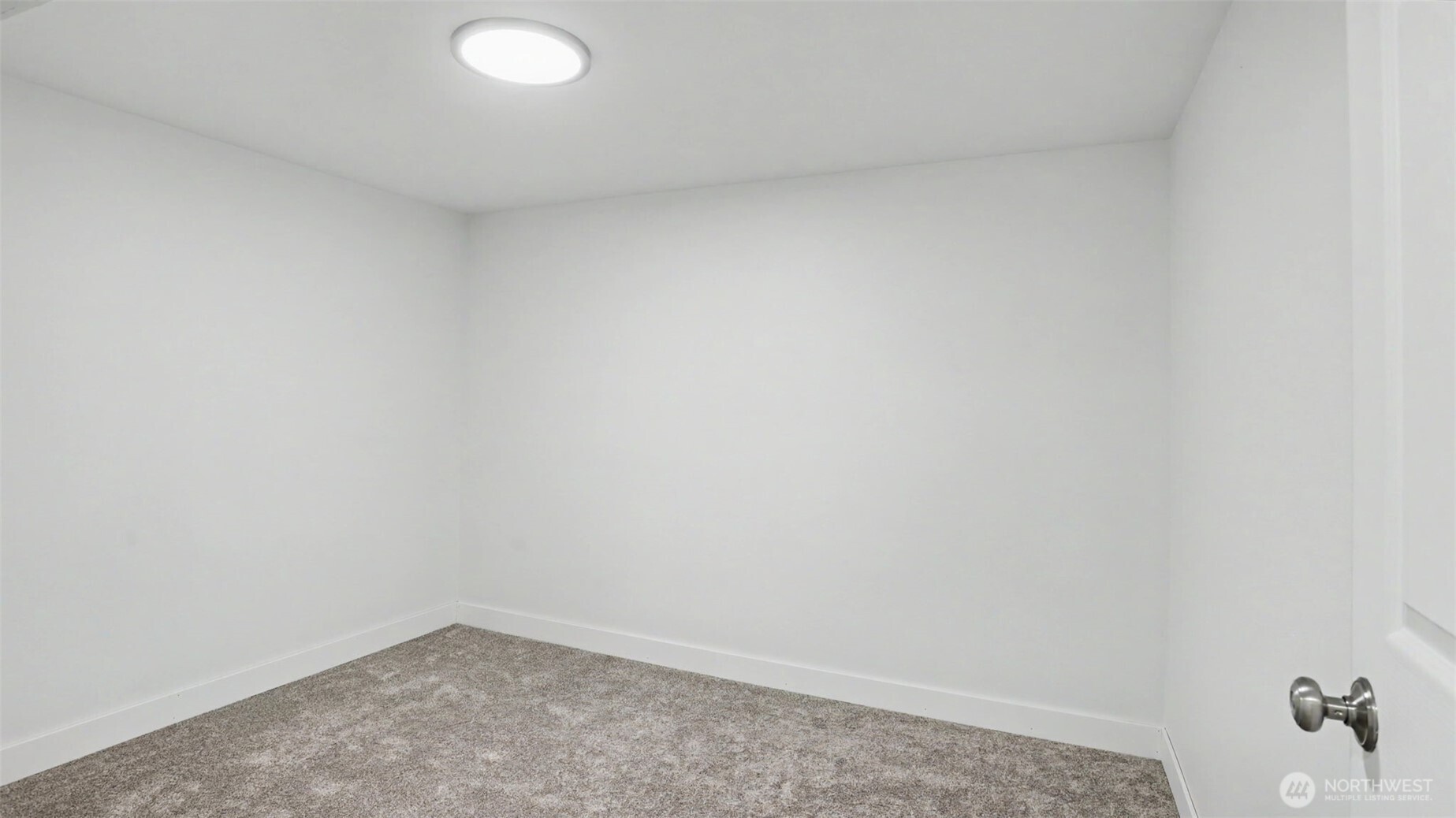 3401 Northeast 8th Street Renton, WA 98056 - Photo 20 of 28