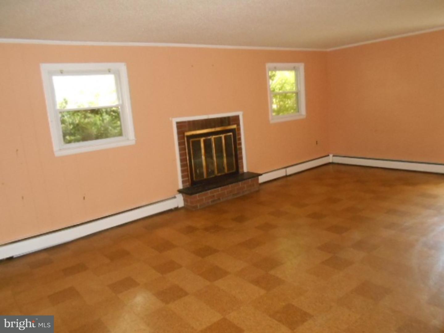 949 Edwards Drive Springfield, PA 19064 - Photo 13 of 19 Family Room