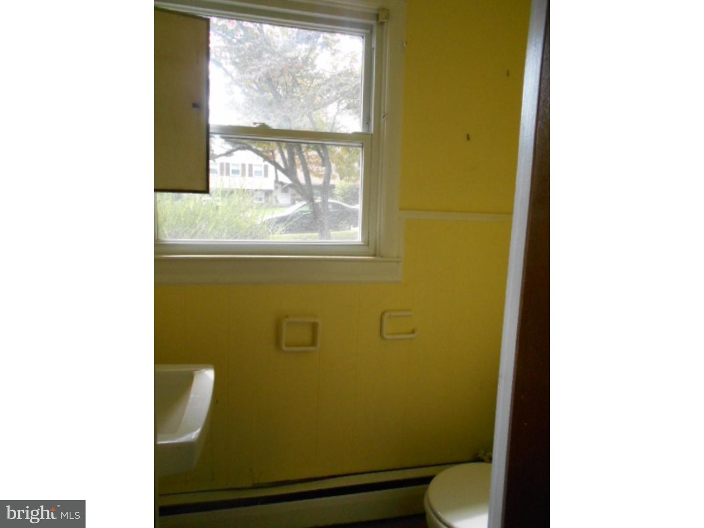 949 Edwards Drive Springfield, PA 19064 - Photo 15 of 19 Half Bath