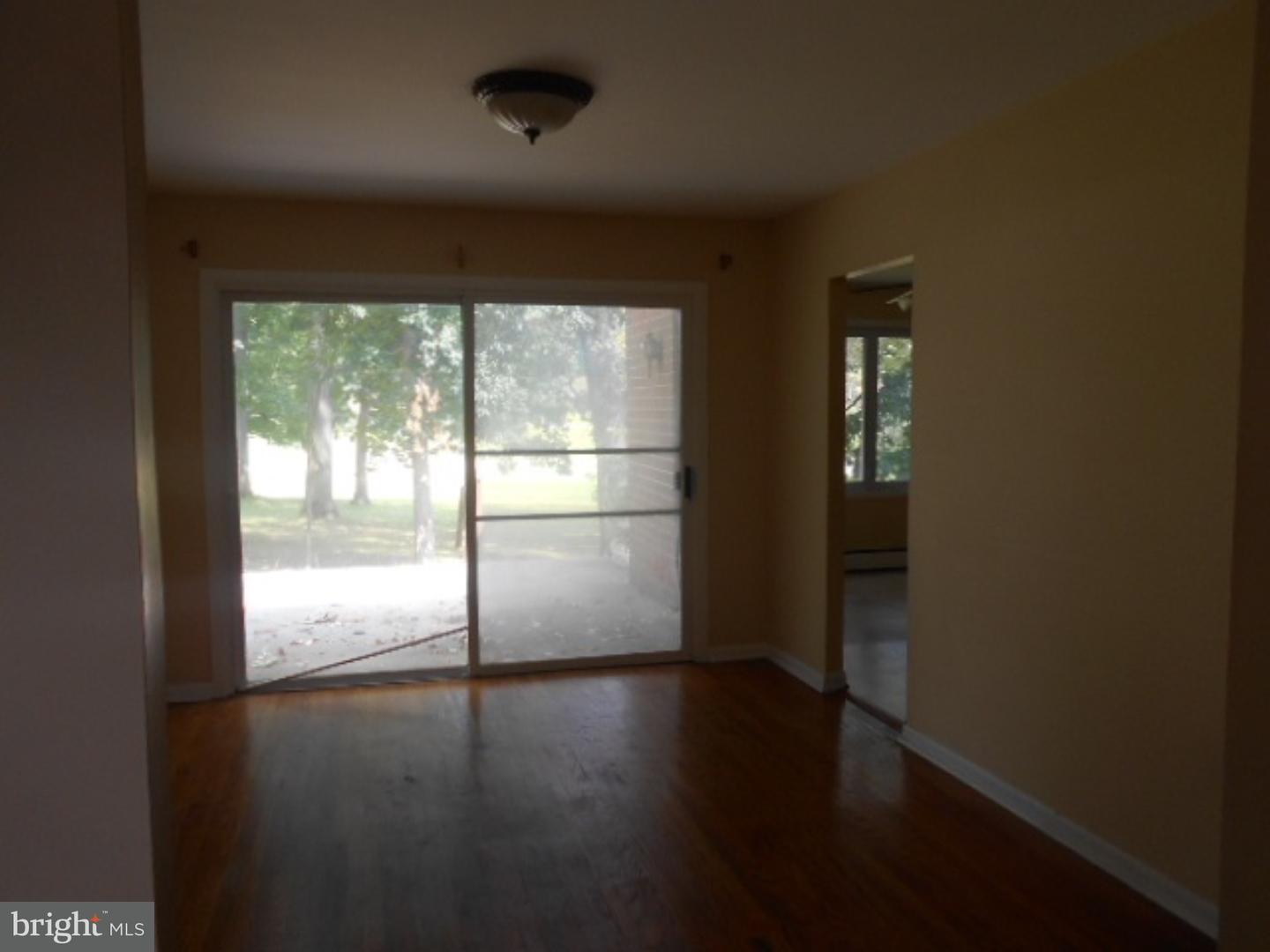949 Edwards Drive Springfield, PA 19064 - Photo 4 of 19 Dining Room