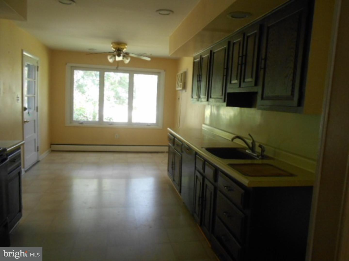 949 Edwards Drive Springfield, PA 19064 - Photo 5 of 19 Kitchen