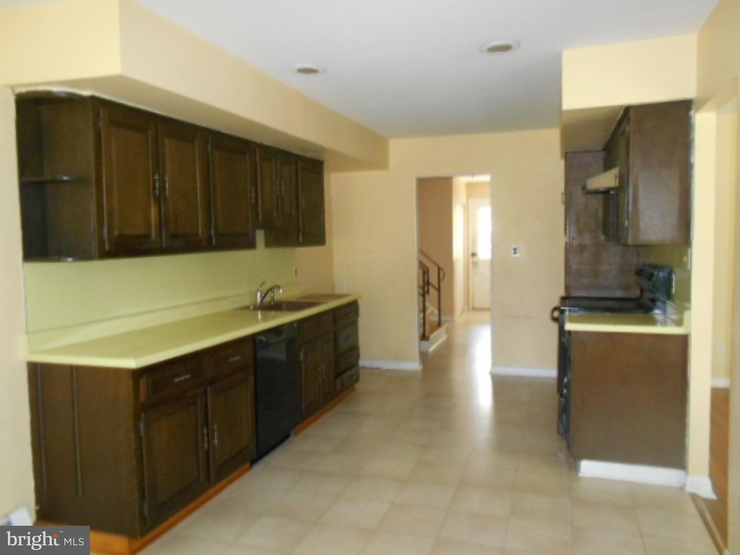 949 Edwards Drive Springfield, PA 19064 - Photo 6 of 19 Kitchen