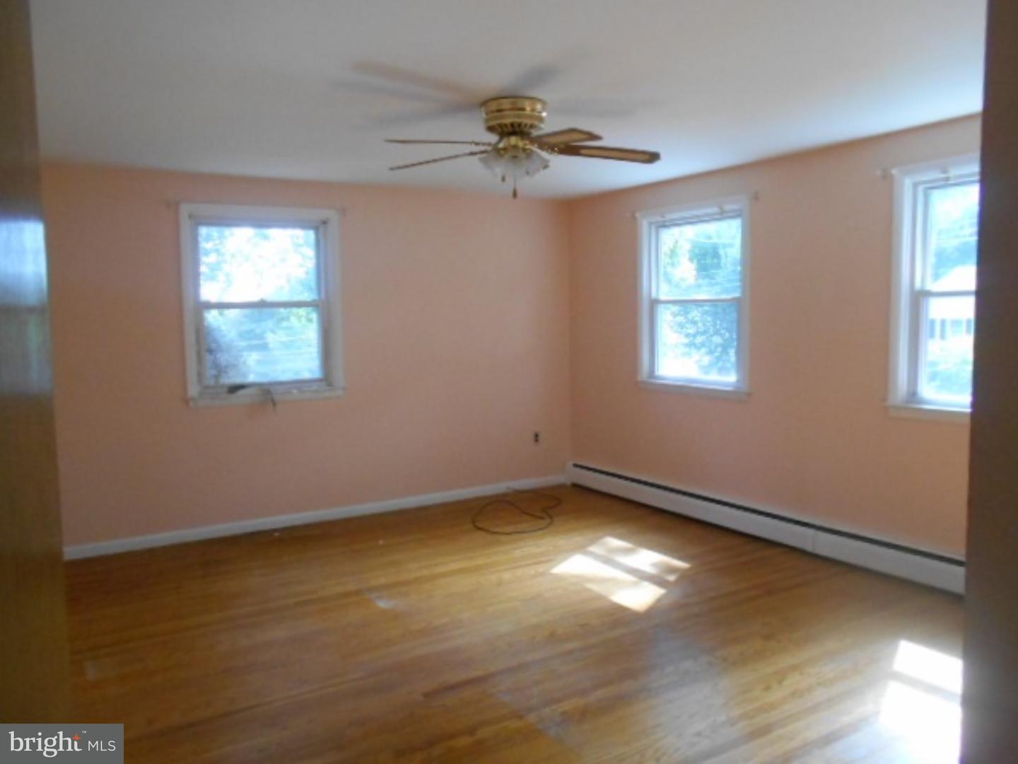 949 Edwards Drive Springfield, PA 19064 - Photo 8 of 19 Master Bedroom