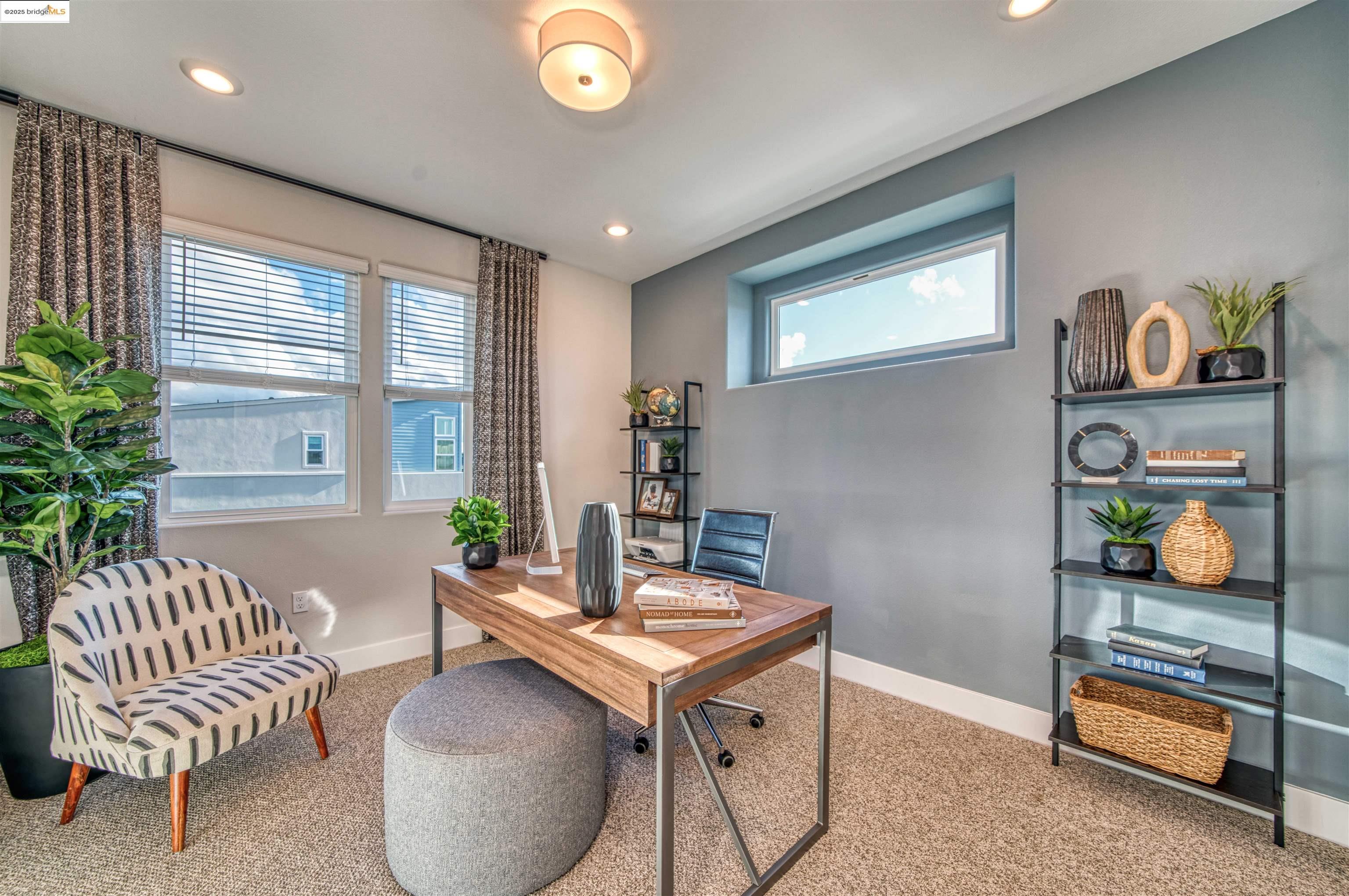 28949 Parkridge Loop, Unit 86 Hayward, CA 94544 - Photo 12 of 15 a living room with furniture