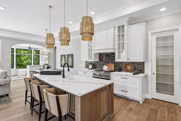 $2,350,000 | 264 Wayzata Boulevard East, Wayzata, MN 55391