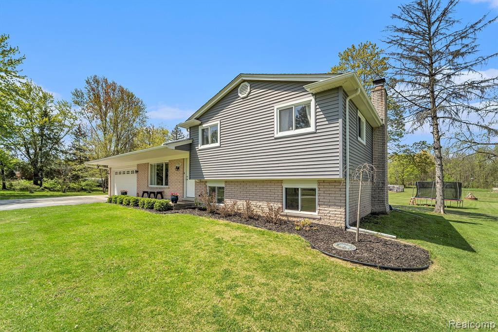 9703 Tower Road South Lyon, MI 48178 - Photo 3 of 36